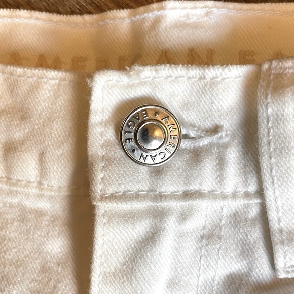 American Eagle White Distressed Short Shorts, Size 4 - Picture 4 of 11